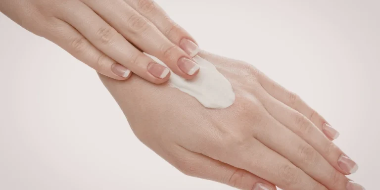 What are the natural ways to maintain skin glow daily?